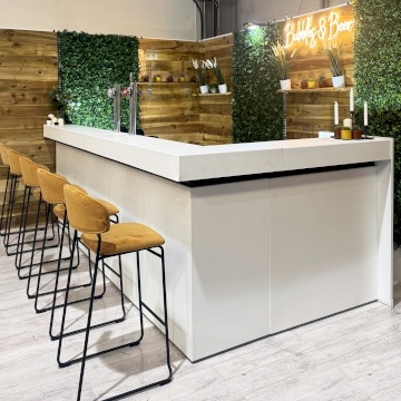 3.5m Corner Bar with Backwalling
