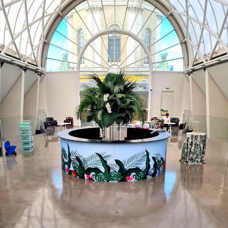 4m HALF Circle Bar with Branded Panels