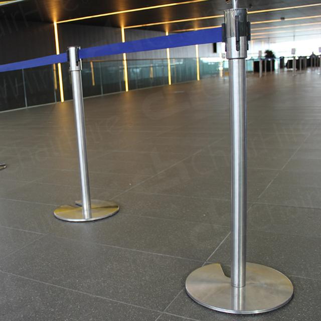 https://d1hcs5uofxldvl.cloudfront.net/chair-hire/article_additional/vip-areas2/vip-areas2.jpg - Crowd control barriers at events large and small