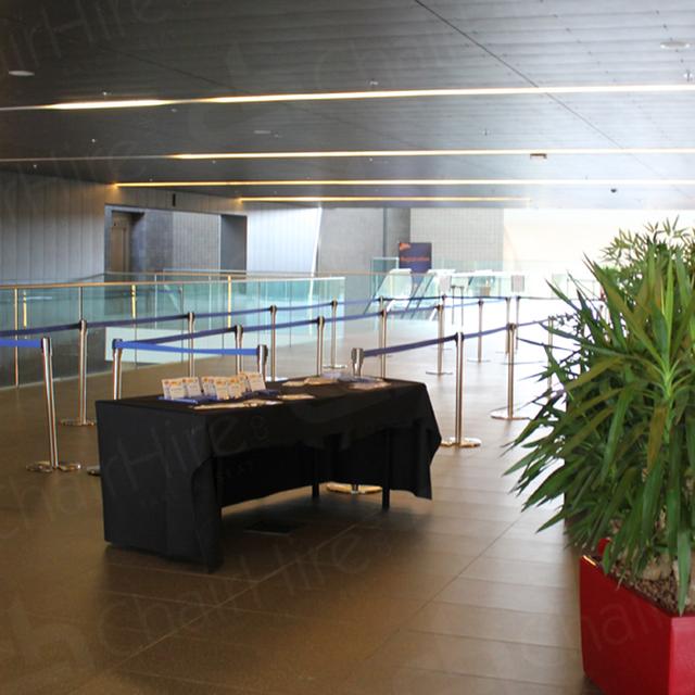 https://d1hcs5uofxldvl.cloudfront.net/chair-hire/article_additional/vip-areas3/vip-areas3.jpg - Using stretch barriers for VIP areas at conferences