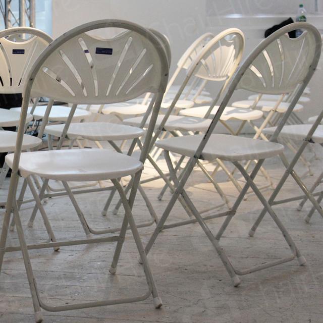 Cloud Meetings https://d1hcs5uofxldvl.cloudfront.net/chair-hire/article_additional/cloud-meetings1/cloud-meetings1.jpg - White folding chairs maximise lighting.