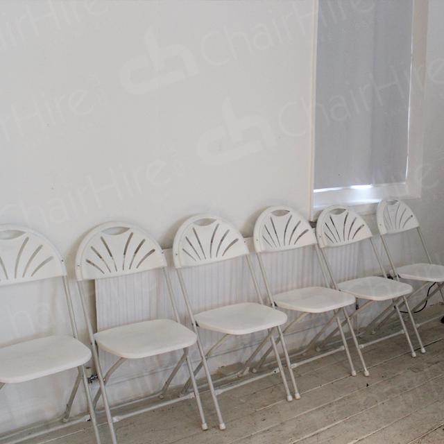 Cloud Meetings https://d1hcs5uofxldvl.cloudfront.net/chair-hire/article_additional/cloud-meetings2/cloud-meetings2.jpg - Folding chairs complement minimalist meeting rooms.