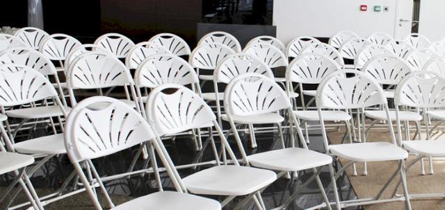 Corporate London Meetings https://d1hcs5uofxldvl.cloudfront.net/chair-hire/article_additional/corporate-meetings-4/corporate-meetings-4-740x350.jpg - Modern meeting environments encourage engagement and participation.