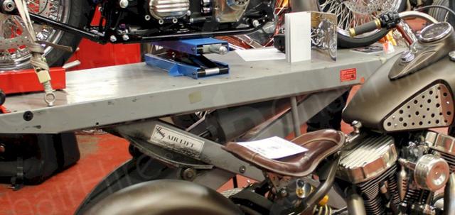 Keep Your Event Controlled https://d1hcs5uofxldvl.cloudfront.net/chair-hire/article_additional/crowd-control-at-exhibits-6/crowd-control-at-exhibits-6-740x350.jpg - Up close and personal with Harley Davidson.