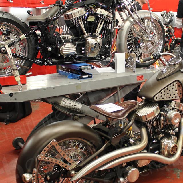Keep Your Event Controlled https://d1hcs5uofxldvl.cloudfront.net/chair-hire/article_additional/crowd-control-at-exhibits-6/crowd-control-at-exhibits-6.jpg - Up close and personal with Harley Davidson.