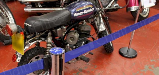 Keep Your Event Controlled https://d1hcs5uofxldvl.cloudfront.net/chair-hire/article_additional/crowd-control-at-exhibits-7/crowd-control-at-exhibits-7-740x350.jpg - Controlling crowds at your show or exhibition with chrome stretch barriers.