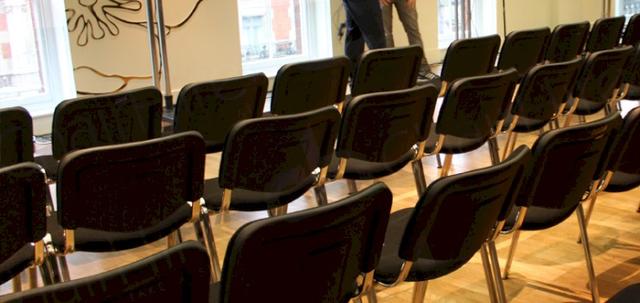 Free WiFi https://d1hcs5uofxldvl.cloudfront.net/chair-hire/article_additional/free-wifi-in-retail7/free-wifi-in-retail7-740x350.jpg - Making necessary preparations for meeting/conference