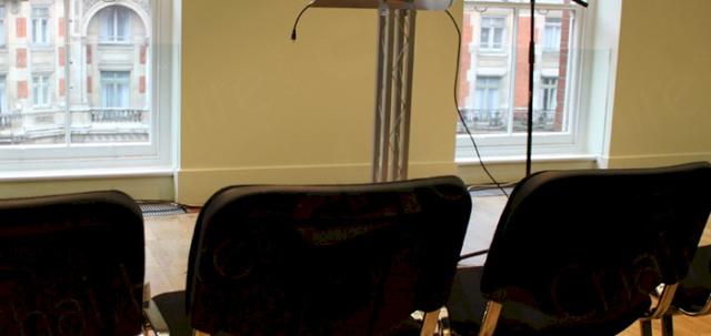 Free WiFi https://d1hcs5uofxldvl.cloudfront.net/chair-hire/article_additional/free-wifi-in-retail8/free-wifi-in-retail8-740x350.jpg - FREE WiFi at Harvey Nichols!! Take a seat and browse the web...