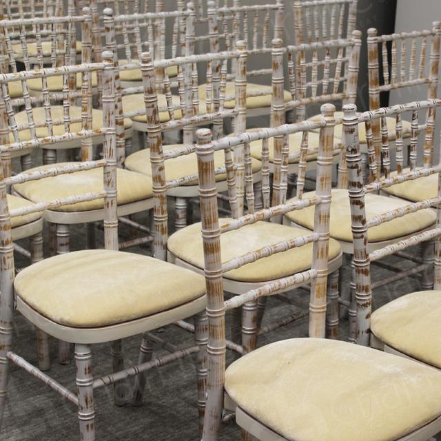 Legal Firm Meeting https://d1hcs5uofxldvl.cloudfront.net/chair-hire/article_additional/legal-firms-and-chair-hire7/legal-firms-and-chair-hire7.jpg - Limewash finish complementing modern London office.