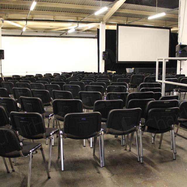 Furniture for Pop Up Cinema https://d1hcs5uofxldvl.cloudfront.net/chair-hire/article_additional/pop-up-cinema5/pop-up-cinema5.jpg - Organise your pop up cinema so everyone has a perfect view.
