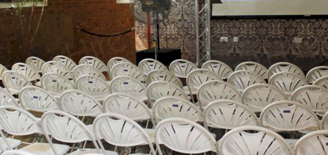 Presentation In The City https://d1hcs5uofxldvl.cloudfront.net/chair-hire/article_additional/presentation-in-the-city6/presentation-in-the-city6-740x350.jpg - Folding chairs lined up before the presentation.