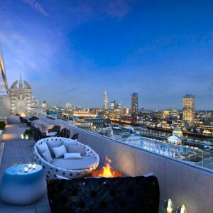 Valentines In London https://d1hcs5uofxldvl.cloudfront.net/chair-hire/article_additional/valentines-london-rooftop-bar/valentines-london-rooftop-bar.jpg - Rooftop Bar