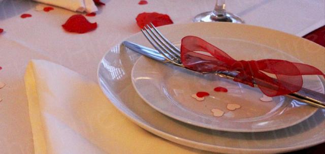 Valentine table setting https://d1hcs5uofxldvl.cloudfront.net/chair-hire/article_additional/valentines-table2/valentines-table2-740x350.jpg - Make your own happiness.