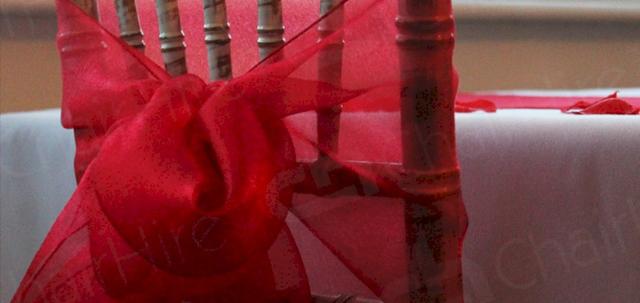 Valentine table setting https://d1hcs5uofxldvl.cloudfront.net/chair-hire/article_additional/valentines-table7/valentines-table7-740x350.jpg - Our Chiavari chairs at its best and looking stunning with Red bows.