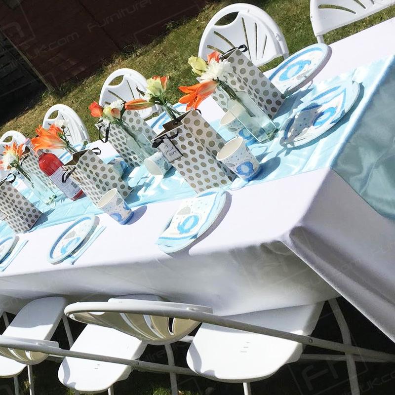 Accessorise your event with baby blue table runners and white tablecloths.