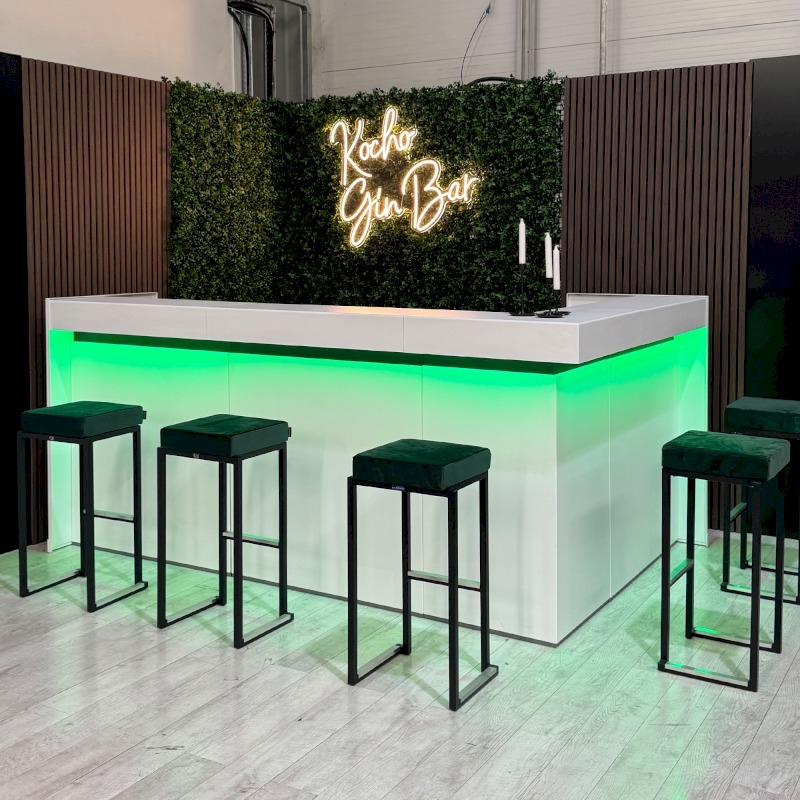 2.5m Corner Bar with Backwalling