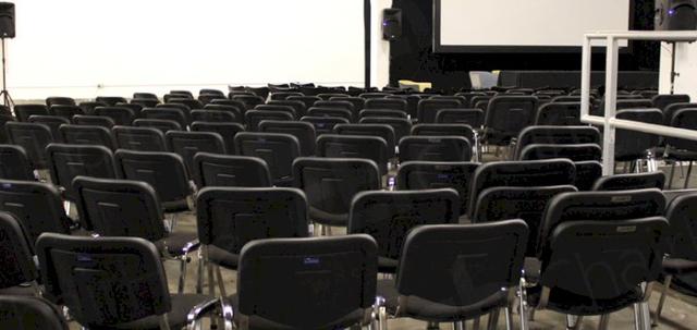 Furniture for Pop Up Cinema https://mill-media.s3.eu-west-2.amazonaws.com/chair-hire/article_additional/pop-up-cinema5/pop-up-cinema5-740x350.jpg - Organise your pop up cinema so everyone has a perfect view.