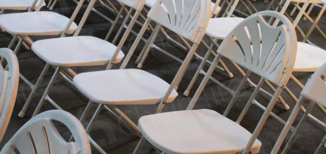 White Folding Chair https://mill-media.s3.eu-west-2.amazonaws.com/chair-hire/article_additional/white-folding-chair5/white-folding-chair5-740x350.jpg - White folding chairs for quick, modern looking seating.