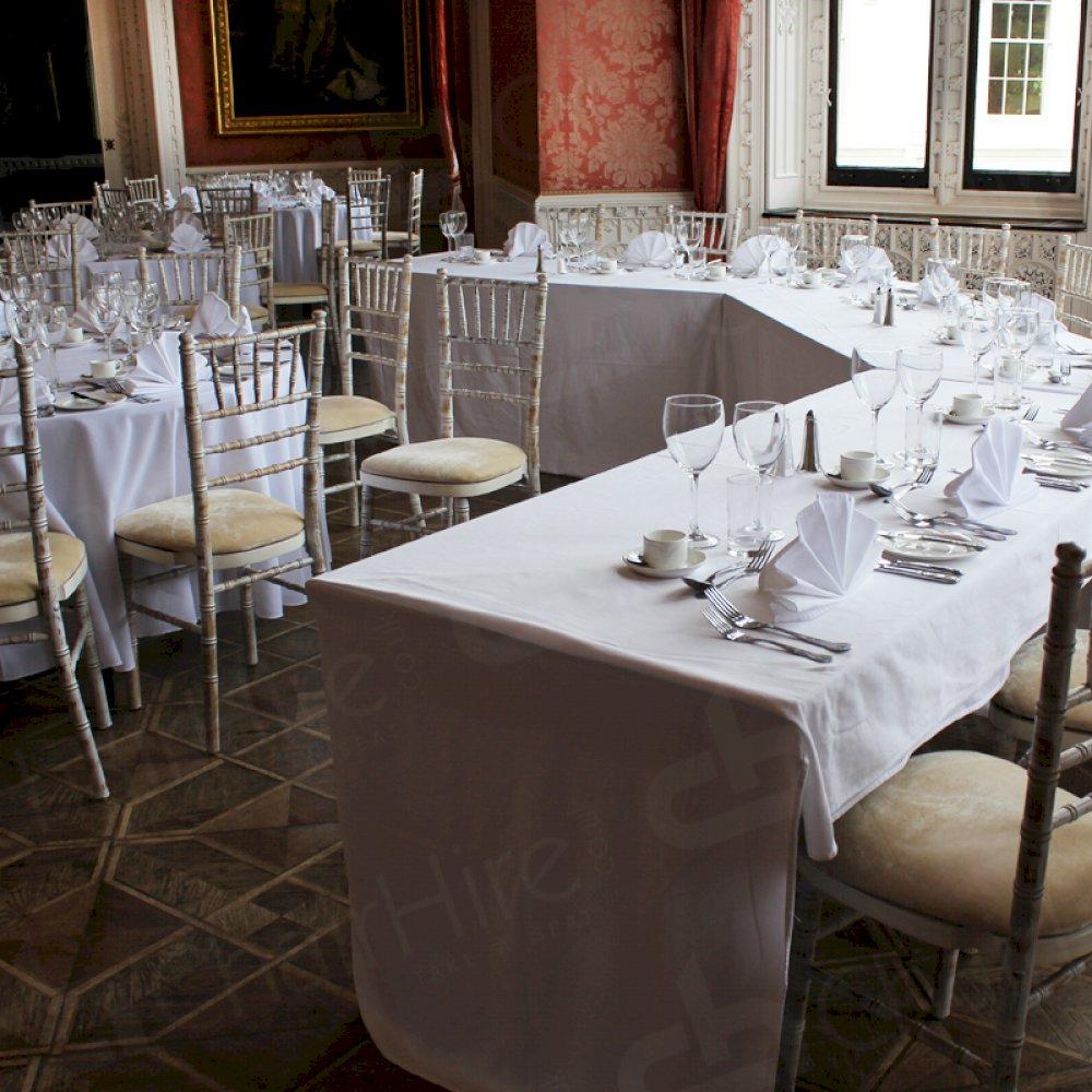 Chiavari chairs bring elegance to the top table.