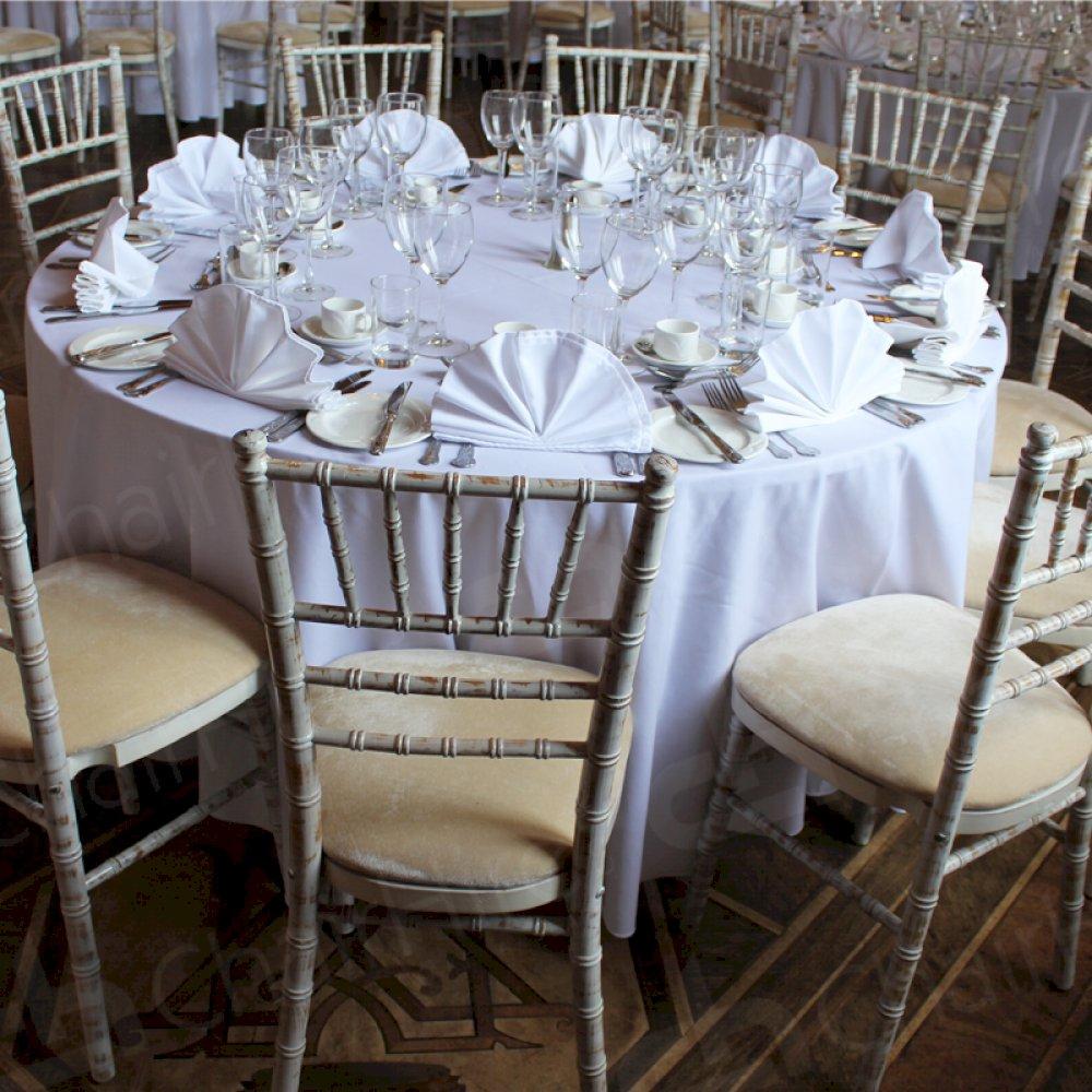 Limewash Chiavaris team perfectly with our white linen.